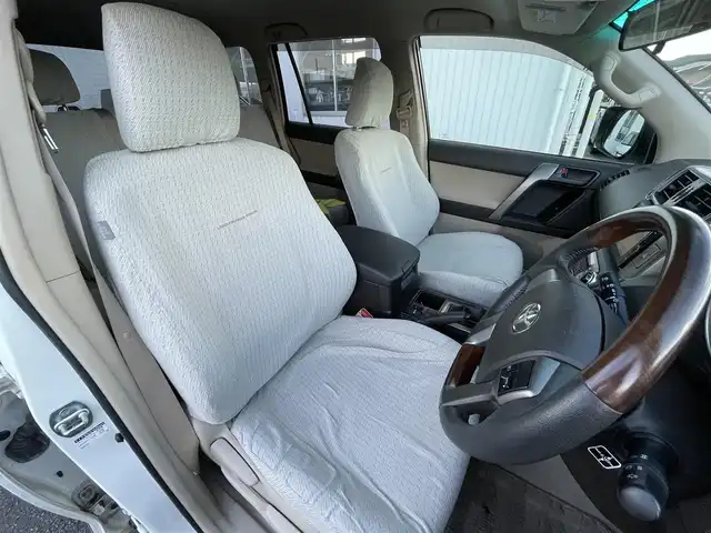 トヨタ ランドクルーザー プラド TX 東京都 2013(平25)年 2.5万km ホワイトパールクリスタルシャイン ナビ　/横滑り防止　/電格ミラー　/ビルトインＥＴＣ　/トランスファースイッチ　/ウィンドシールドデアイサー　/ヘッドライトレベライザー　/純正フロアマット　/ドアバイザー　/ステアリングスイッチ　/プッシュスタート