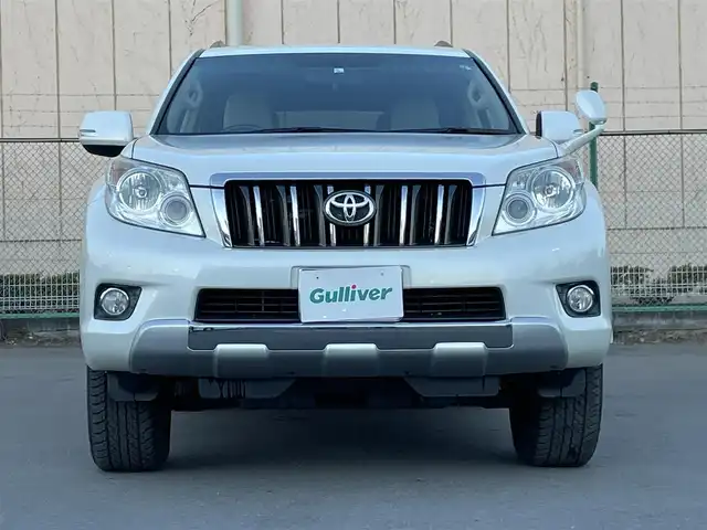 トヨタ ランドクルーザー プラド TX 東京都 2013(平25)年 2.5万km ホワイトパールクリスタルシャイン ナビ　/横滑り防止　/電格ミラー　/ビルトインＥＴＣ　/トランスファースイッチ　/ウィンドシールドデアイサー　/ヘッドライトレベライザー　/純正フロアマット　/ドアバイザー　/ステアリングスイッチ　/プッシュスタート