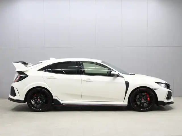ホンダ シビック タイプR 三重県 2018(平30)年 3.3万km チャンピオンシップホワイト 6MT/純正メモリナビ/　フルセグTV/CD/DVD/Bluetooth/バックカメラ/ビルトインETC/LEDヘッドライト/フォグランプ/オートライト/クルーズコントロール/ブレーキホールド/ステアリングリモコン/レーダー探知機（AR-37LC)/ブレンボキャリパー/カラーマルチインフォメーションDSP/純正20インチアルミホイール/純正フロアマット