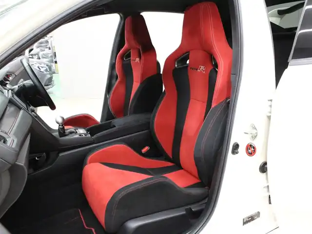 ホンダ シビック タイプR 三重県 2018(平30)年 3.3万km チャンピオンシップホワイト 6MT/純正メモリナビ/　フルセグTV/CD/DVD/Bluetooth/バックカメラ/ビルトインETC/LEDヘッドライト/フォグランプ/オートライト/クルーズコントロール/ブレーキホールド/ステアリングリモコン/レーダー探知機（AR-37LC)/ブレンボキャリパー/カラーマルチインフォメーションDSP/純正20インチアルミホイール/純正フロアマット