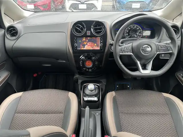 日産 ノート e－パワー メダリスト 島根県 2018(平30)年 1.5万km スーパーブラック 純正ＳＤナビ　/フルセグＴＶ　/ＤＶＤ再生　/Ｂｌｕｅｔｏｏｔｈ接続　/全方位/バック/サイド/フロントカメラ　/ＥＴＣ2.0/純正ドラレコ　/インテリジェントクルーズコントロール/前後コーナーセンサー　/純正ＬＥＤライト　/純正アルミホイール　/純正フロアマット　/保証書・取扱説明書