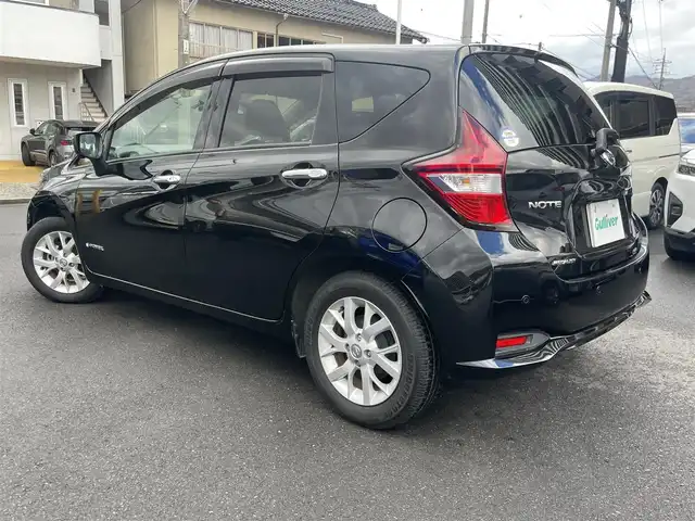 日産 ノート e－パワー メダリスト 島根県 2018(平30)年 1.5万km スーパーブラック 純正ＳＤナビ　/フルセグＴＶ　/ＤＶＤ再生　/Ｂｌｕｅｔｏｏｔｈ接続　/全方位/バック/サイド/フロントカメラ　/ＥＴＣ2.0/純正ドラレコ　/インテリジェントクルーズコントロール/前後コーナーセンサー　/純正ＬＥＤライト　/純正アルミホイール　/純正フロアマット　/保証書・取扱説明書