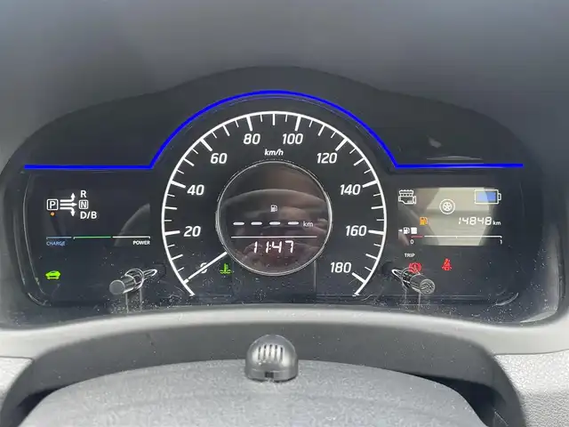 日産 ノート e－パワー メダリスト 島根県 2018(平30)年 1.5万km スーパーブラック 純正ＳＤナビ　/フルセグＴＶ　/ＤＶＤ再生　/Ｂｌｕｅｔｏｏｔｈ接続　/全方位/バック/サイド/フロントカメラ　/ＥＴＣ2.0/純正ドラレコ　/インテリジェントクルーズコントロール/前後コーナーセンサー　/純正ＬＥＤライト　/純正アルミホイール　/純正フロアマット　/保証書・取扱説明書