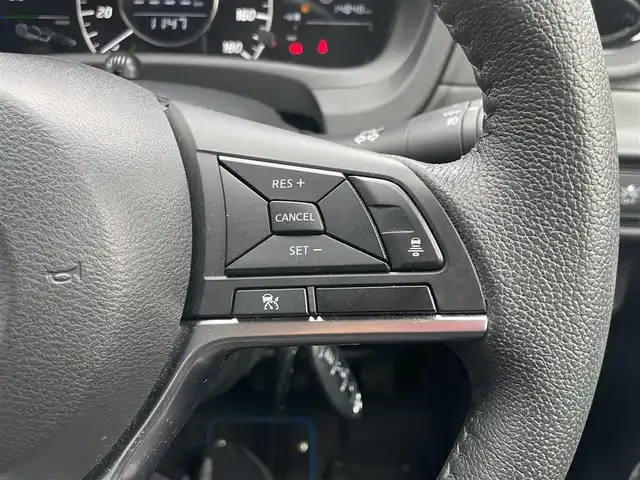 日産 ノート e－パワー メダリスト 島根県 2018(平30)年 1.5万km スーパーブラック 純正ＳＤナビ　/フルセグＴＶ　/ＤＶＤ再生　/Ｂｌｕｅｔｏｏｔｈ接続　/全方位/バック/サイド/フロントカメラ　/ＥＴＣ2.0/純正ドラレコ　/インテリジェントクルーズコントロール/前後コーナーセンサー　/純正ＬＥＤライト　/純正アルミホイール　/純正フロアマット　/保証書・取扱説明書