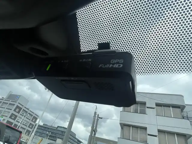 日産 ノート e－パワー メダリスト 島根県 2018(平30)年 1.5万km スーパーブラック 純正ＳＤナビ　/フルセグＴＶ　/ＤＶＤ再生　/Ｂｌｕｅｔｏｏｔｈ接続　/全方位/バック/サイド/フロントカメラ　/ＥＴＣ2.0/純正ドラレコ　/インテリジェントクルーズコントロール/前後コーナーセンサー　/純正ＬＥＤライト　/純正アルミホイール　/純正フロアマット　/保証書・取扱説明書