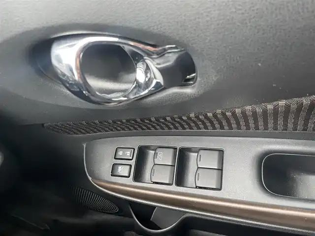 日産 ノート e－パワー メダリスト 島根県 2018(平30)年 1.5万km スーパーブラック 純正ＳＤナビ　/フルセグＴＶ　/ＤＶＤ再生　/Ｂｌｕｅｔｏｏｔｈ接続　/全方位/バック/サイド/フロントカメラ　/ＥＴＣ2.0/純正ドラレコ　/インテリジェントクルーズコントロール/前後コーナーセンサー　/純正ＬＥＤライト　/純正アルミホイール　/純正フロアマット　/保証書・取扱説明書