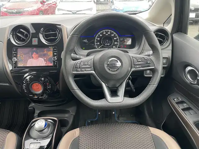 日産 ノート e－パワー メダリスト 島根県 2018(平30)年 1.5万km スーパーブラック 純正ＳＤナビ　/フルセグＴＶ　/ＤＶＤ再生　/Ｂｌｕｅｔｏｏｔｈ接続　/全方位/バック/サイド/フロントカメラ　/ＥＴＣ2.0/純正ドラレコ　/インテリジェントクルーズコントロール/前後コーナーセンサー　/純正ＬＥＤライト　/純正アルミホイール　/純正フロアマット　/保証書・取扱説明書