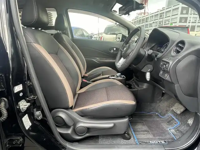 日産 ノート e－パワー メダリスト 島根県 2018(平30)年 1.5万km スーパーブラック 純正ＳＤナビ　/フルセグＴＶ　/ＤＶＤ再生　/Ｂｌｕｅｔｏｏｔｈ接続　/全方位/バック/サイド/フロントカメラ　/ＥＴＣ2.0/純正ドラレコ　/インテリジェントクルーズコントロール/前後コーナーセンサー　/純正ＬＥＤライト　/純正アルミホイール　/純正フロアマット　/保証書・取扱説明書