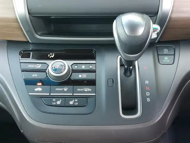 ホンダ フリード G ホンダセンシング 東京都 2021(令3)年 2万km クリスタルブラックパール Cパッケージ/・UVカットガラス/・前席シートヒーター/・2列目サンシェード/純正SDナビ/バックカメラ/CD/DVD/BT/AM/FM/TV/両側パワースライドドア/リアスポイラー/ビルトインETC/アイドリングストップ/前後ドライブレコーダー/ホンダセンシング/衝突軽減ブレーキ/レーントレーシングアシスト/アダプティブクルーズコントロール