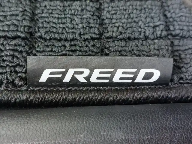 ホンダ フリード G ホンダセンシング 東京都 2021(令3)年 2万km クリスタルブラックパール Cパッケージ/・UVカットガラス/・前席シートヒーター/・2列目サンシェード/純正SDナビ/バックカメラ/CD/DVD/BT/AM/FM/TV/両側パワースライドドア/リアスポイラー/ビルトインETC/アイドリングストップ/前後ドライブレコーダー/ホンダセンシング/衝突軽減ブレーキ/レーントレーシングアシスト/アダプティブクルーズコントロール