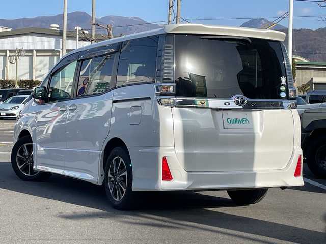 トヨタ ヴォクシー ZS 長野県 2017(平29)年 3.8万km ホワイトパールクリスタルシャイン 禁煙車/純正9インチナビ【NSZT-Y66T】/（CD/DVD/フルセグTV/Bluetooth）/セーフティセンス/・プリクラッシュセーフティ/・レーンディパーチャーアラート/・先行車発進告知機能/・オートマチックハイビーム/バックカメラ/ビルトインETC/両側パワースライドドア/ドライブレコーダー/革巻きステアリング/クルーズコントロール/ステアリングスイッチ/LEDヘッドライト/フォグランプ/オートライト/スマートキー/Pスタート/電動格納ミラー/純正16インチAW/純正フロアマット/ドアバイザー