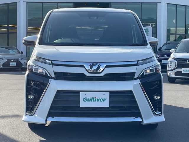 トヨタ ヴォクシー ZS 長野県 2017(平29)年 3.8万km ホワイトパールクリスタルシャイン 禁煙車/純正9インチナビ【NSZT-Y66T】/（CD/DVD/フルセグTV/Bluetooth）/セーフティセンス/・プリクラッシュセーフティ/・レーンディパーチャーアラート/・先行車発進告知機能/・オートマチックハイビーム/バックカメラ/ビルトインETC/両側パワースライドドア/ドライブレコーダー/革巻きステアリング/クルーズコントロール/ステアリングスイッチ/LEDヘッドライト/フォグランプ/オートライト/スマートキー/Pスタート/電動格納ミラー/純正16インチAW/純正フロアマット/ドアバイザー