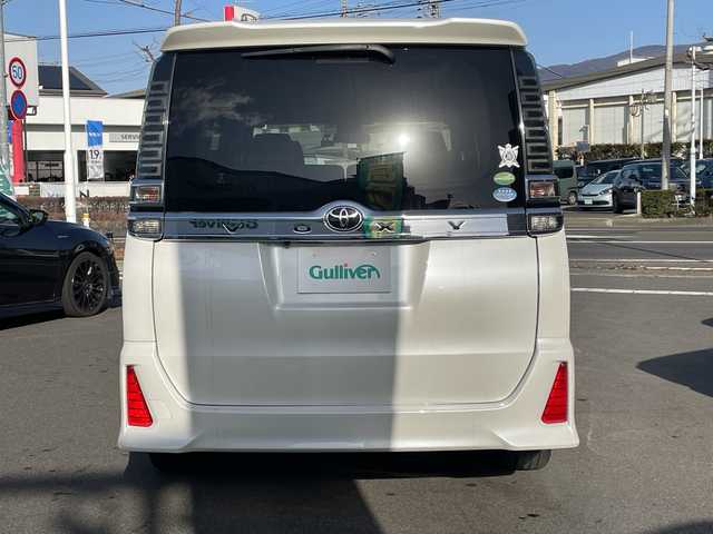 トヨタ ヴォクシー ZS 長野県 2017(平29)年 3.8万km ホワイトパールクリスタルシャイン 禁煙車/純正9インチナビ【NSZT-Y66T】/（CD/DVD/フルセグTV/Bluetooth）/セーフティセンス/・プリクラッシュセーフティ/・レーンディパーチャーアラート/・先行車発進告知機能/・オートマチックハイビーム/バックカメラ/ビルトインETC/両側パワースライドドア/ドライブレコーダー/革巻きステアリング/クルーズコントロール/ステアリングスイッチ/LEDヘッドライト/フォグランプ/オートライト/スマートキー/Pスタート/電動格納ミラー/純正16インチAW/純正フロアマット/ドアバイザー