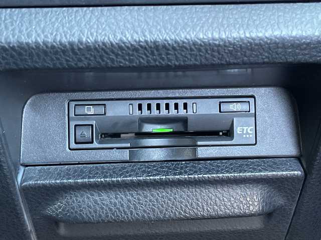 トヨタ ヴォクシー ZS 長野県 2017(平29)年 3.8万km ホワイトパールクリスタルシャイン 禁煙車/純正9インチナビ【NSZT-Y66T】/（CD/DVD/フルセグTV/Bluetooth）/セーフティセンス/・プリクラッシュセーフティ/・レーンディパーチャーアラート/・先行車発進告知機能/・オートマチックハイビーム/バックカメラ/ビルトインETC/両側パワースライドドア/ドライブレコーダー/革巻きステアリング/クルーズコントロール/ステアリングスイッチ/LEDヘッドライト/フォグランプ/オートライト/スマートキー/Pスタート/電動格納ミラー/純正16インチAW/純正フロアマット/ドアバイザー