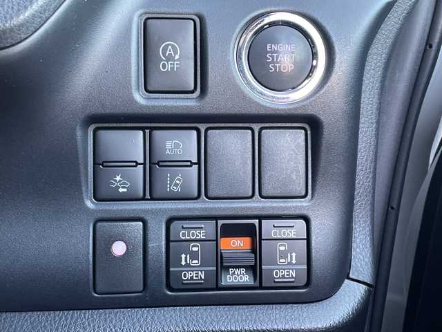 トヨタ ヴォクシー ZS 長野県 2017(平29)年 3.8万km ホワイトパールクリスタルシャイン 禁煙車/純正9インチナビ【NSZT-Y66T】/（CD/DVD/フルセグTV/Bluetooth）/セーフティセンス/・プリクラッシュセーフティ/・レーンディパーチャーアラート/・先行車発進告知機能/・オートマチックハイビーム/バックカメラ/ビルトインETC/両側パワースライドドア/ドライブレコーダー/革巻きステアリング/クルーズコントロール/ステアリングスイッチ/LEDヘッドライト/フォグランプ/オートライト/スマートキー/Pスタート/電動格納ミラー/純正16インチAW/純正フロアマット/ドアバイザー