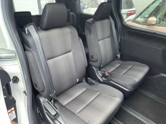 トヨタ ヴォクシー ZS 長野県 2017(平29)年 3.8万km ホワイトパールクリスタルシャイン 禁煙車/純正9インチナビ【NSZT-Y66T】/（CD/DVD/フルセグTV/Bluetooth）/セーフティセンス/・プリクラッシュセーフティ/・レーンディパーチャーアラート/・先行車発進告知機能/・オートマチックハイビーム/バックカメラ/ビルトインETC/両側パワースライドドア/ドライブレコーダー/革巻きステアリング/クルーズコントロール/ステアリングスイッチ/LEDヘッドライト/フォグランプ/オートライト/スマートキー/Pスタート/電動格納ミラー/純正16インチAW/純正フロアマット/ドアバイザー