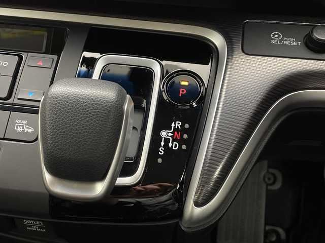 ホンダ ステップワゴン スパーダ eHEV G EXホンダS 茨城県 2020(令2)年 5.1万km プラチナホワイトパール 純正８型ナビ　バックモニター　フルセグＴＶ　ドライブレコーダー　追従クルコン　ビルトインＥＴＣ２．０　シートヒーター　衝突軽減ブレーキ　両側電動スライドドア　純正１６インチアルミホイール　禁煙車