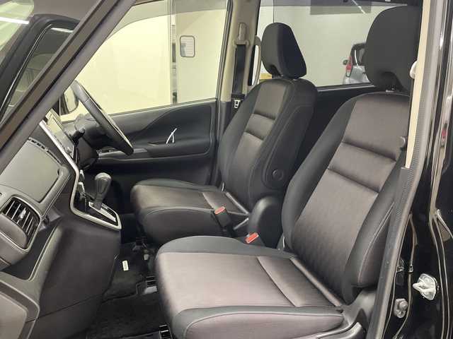 日産 セレナ ハイウェイスターVセレクションⅡ 長崎県 2017(平29)年 9.7万km ダイヤモンドブラック 純正ナビ（MM516D-L）/（フルセグTV、CD、DVD、Bluetooth）/全方位カメラ/インテリジェントパーキングアシスト/プロパイロット/フリップダウンモニター/ETC/衝突軽減システム/オートライト/純正LEDヘッドランプ/フォグランプ/両側パワースライドドア/ハンズフリースライドドア/16インチ純正AW/AUTO HOLD/ステアリングスイッチ/革巻きステアリング/電格ウィンカーミラー/デジタルインナーミラー/アイドリングストップ/シガーソケット/スマートキー