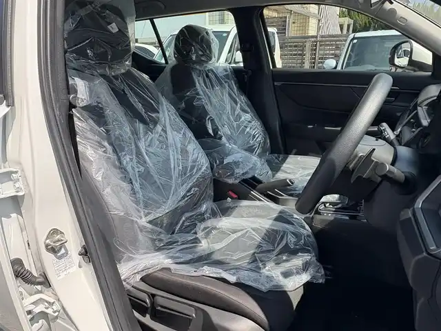 ホンダ ＷＲ－Ｖ X 三重県 2024(令6)年 0.1千km プラチナホワイトパール ♪♪登録済未使用車♪♪/ホンダセンシング/　・衝突軽減ブレーキ(CMBS)/　・踏み間違い衝突軽減システム/　・路外逸脱抑制機能/　・歩行者事故低減ステアリング/　・先行車発進お知らせ/　・標識認識機能/　・オートハイビーム/　・パーキングセンサーシステム/　・アダプティブクルーズコントロール/　・車線維持支援システム/スマートキーx2/プッシュスタート/パドルシフト/LEDヘッドライト/オートライト/ライトレベリング/横滑り防止/ターンミラー/電動格納ミラー/サイドカーテンエアバック
