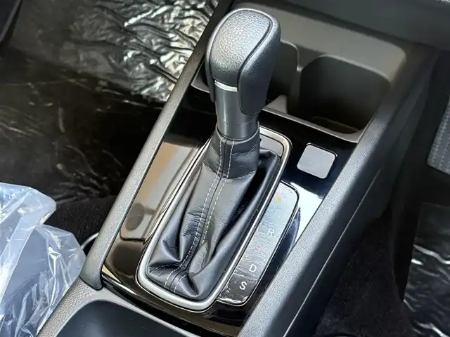 ホンダ ＷＲ－Ｖ X 三重県 2024(令6)年 0.1千km プラチナホワイトパール ♪♪登録済未使用車♪♪/ホンダセンシング/　・衝突軽減ブレーキ(CMBS)/　・踏み間違い衝突軽減システム/　・路外逸脱抑制機能/　・歩行者事故低減ステアリング/　・先行車発進お知らせ/　・標識認識機能/　・オートハイビーム/　・パーキングセンサーシステム/　・アダプティブクルーズコントロール/　・車線維持支援システム/スマートキーx2/プッシュスタート/パドルシフト/LEDヘッドライト/オートライト/ライトレベリング/横滑り防止/ターンミラー/電動格納ミラー/サイドカーテンエアバック