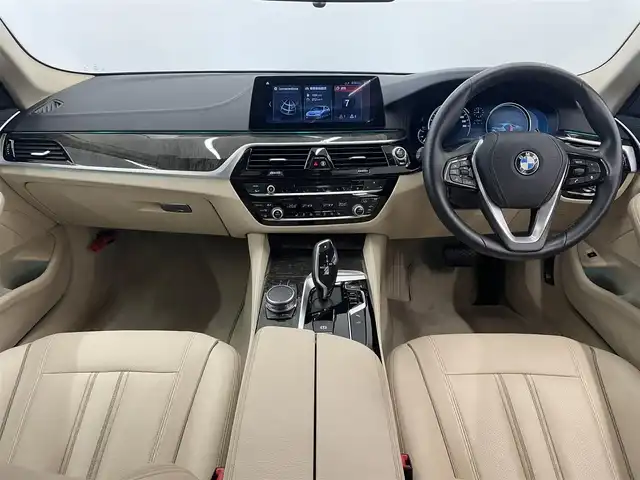 ＢＭＷ ５２３ｄ ラグジュアリー 岡山県 2017(平29)年 5.1万km インペリアル・ブルー・ブリリアント・エフェクト 純正ナビ/３６０°カメラ/純正フルセグＴＶ/ＡＣＣ　/ＰＤＣ/アクティブＰＤＣ緊急ブレーキ/パノラマビュー/インラリジェントＳ/衝突警告/車線逸脱警告/ステアリングサポート/車線変更警告/側面衝突警告/本革シート/シートヒーター（自動起動付き）ALL/パーキングベンチレーション/ミラー型ETC/SOSコールシステム/PTG/コンフォートアクセス