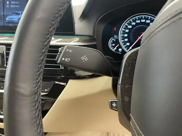 ＢＭＷ ５２３ｄ ラグジュアリー 岡山県 2017(平29)年 5.1万km インペリアル・ブルー・ブリリアント・エフェクト 純正ナビ/３６０°カメラ/純正フルセグＴＶ/ＡＣＣ　/ＰＤＣ/アクティブＰＤＣ緊急ブレーキ/パノラマビュー/インラリジェントＳ/衝突警告/車線逸脱警告/ステアリングサポート/車線変更警告/側面衝突警告/本革シート/シートヒーター（自動起動付き）ALL/パーキングベンチレーション/ミラー型ETC/SOSコールシステム/PTG/コンフォートアクセス