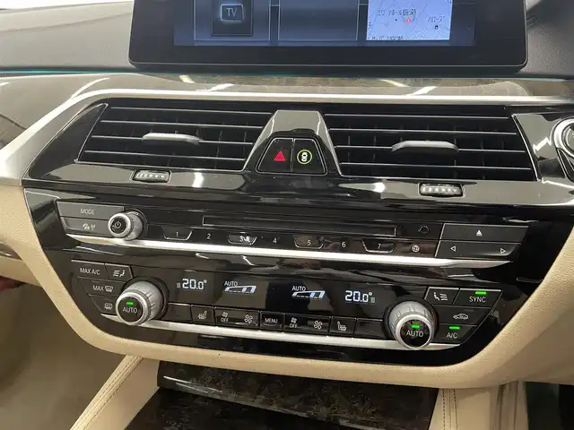 ＢＭＷ ５２３ｄ ラグジュアリー 岡山県 2017(平29)年 5.1万km インペリアル・ブルー・ブリリアント・エフェクト 純正ナビ/３６０°カメラ/純正フルセグＴＶ/ＡＣＣ　/ＰＤＣ/アクティブＰＤＣ緊急ブレーキ/パノラマビュー/インラリジェントＳ/衝突警告/車線逸脱警告/ステアリングサポート/車線変更警告/側面衝突警告/本革シート/シートヒーター（自動起動付き）ALL/パーキングベンチレーション/ミラー型ETC/SOSコールシステム/PTG/コンフォートアクセス