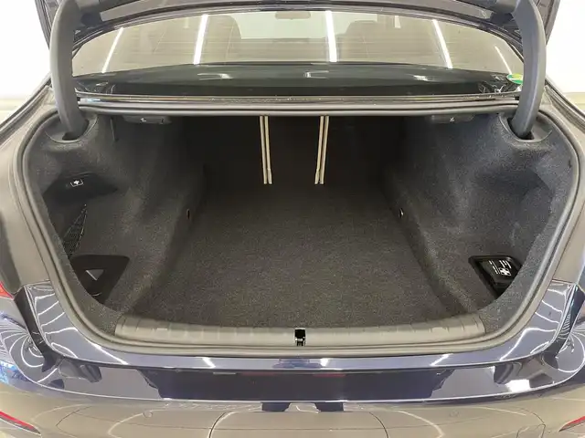 ＢＭＷ ５２３ｄ ラグジュアリー 岡山県 2017(平29)年 5.1万km インペリアル・ブルー・ブリリアント・エフェクト 純正ナビ/３６０°カメラ/純正フルセグＴＶ/ＡＣＣ　/ＰＤＣ/アクティブＰＤＣ緊急ブレーキ/パノラマビュー/インラリジェントＳ/衝突警告/車線逸脱警告/ステアリングサポート/車線変更警告/側面衝突警告/本革シート/シートヒーター（自動起動付き）ALL/パーキングベンチレーション/ミラー型ETC/SOSコールシステム/PTG/コンフォートアクセス