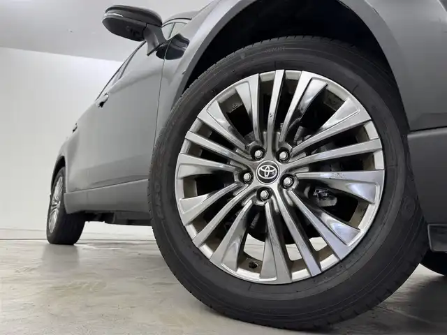 トヨタ ハリアー Z 福岡県 2023(令5)年 2.5万km プレシャスブラックパール 純正ディスプレイオーディオナビ　/アラウンドビューモニター　/ＪＢＬプレミアムサウンド　/ビルトインＥＴＣ２．０　/前後ドライブレコーダー　/デジタルインナーミラー　/ヘッドアップディスプレイ　/レーダークルーズコントロール　/トヨタセーフティセンス　/コーナーセンサー　/衝突被害軽減ブレーキ　/レーンキープ　/ブラインドスポットモニター　/アクセル踏み間違い防止　/ＭＴモード付き　/パワーバックドア　/ハーフレザーシート　/パワーシート　/ＬＥＤヘッドライト