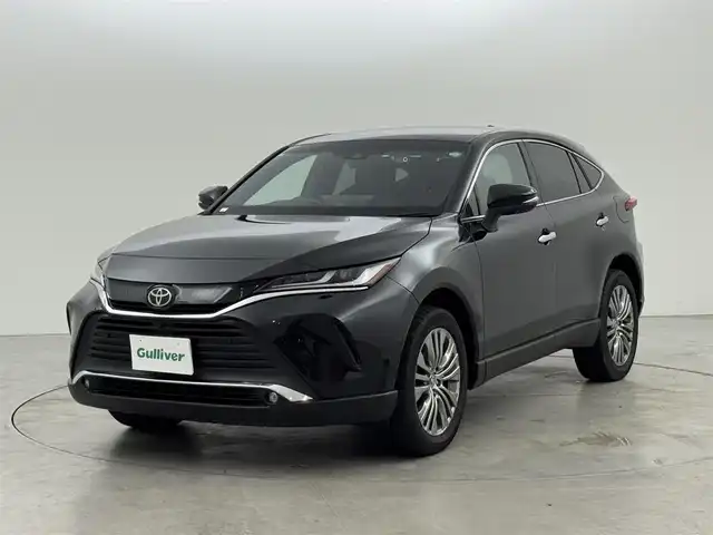 トヨタ ハリアー Z 福岡県 2023(令5)年 2.5万km プレシャスブラックパール 純正ディスプレイオーディオナビ　/アラウンドビューモニター　/ＪＢＬプレミアムサウンド　/ビルトインＥＴＣ２．０　/前後ドライブレコーダー　/デジタルインナーミラー　/ヘッドアップディスプレイ　/レーダークルーズコントロール　/トヨタセーフティセンス　/コーナーセンサー　/衝突被害軽減ブレーキ　/レーンキープ　/ブラインドスポットモニター　/アクセル踏み間違い防止　/ＭＴモード付き　/パワーバックドア　/ハーフレザーシート　/パワーシート　/ＬＥＤヘッドライト
