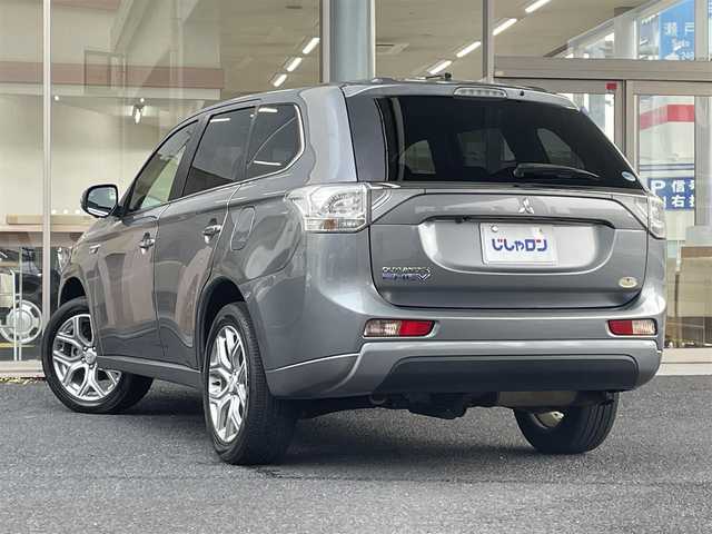 三菱 アウトランダー ＰＨＥＶ G ナビパッケージ 岐阜県 2014(平26)年 6.4万km チタニウムグレーメタリック (株)IDOMが運営する【じしゃロン多治見店】の自社ローン専用車両になります。こちらは現金またはオートローンご利用時の価格です。自社ローンご希望の方は別途その旨お申付け下さい。/メーカーオプションナビ/（BLUETOOTH/DVD/フルセグ）/4WD/レーダークルーズコントロール/レーンキープ/衝突軽減ブレーキ/バックカメラ/電動リアゲート/ALPINEフリップダウンモニター/シートヒーター/オートライト/パドルシフト/ETC/充電プラグ
