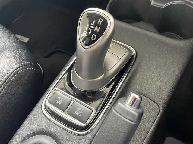 三菱 アウトランダー ＰＨＥＶ G ナビパッケージ 岐阜県 2014(平26)年 6.4万km チタニウムグレーメタリック (株)IDOMが運営する【じしゃロン多治見店】の自社ローン専用車両になります。こちらは現金またはオートローンご利用時の価格です。自社ローンご希望の方は別途その旨お申付け下さい。/メーカーオプションナビ/（BLUETOOTH/DVD/フルセグ）/4WD/レーダークルーズコントロール/レーンキープ/衝突軽減ブレーキ/バックカメラ/電動リアゲート/ALPINEフリップダウンモニター/シートヒーター/オートライト/パドルシフト/ETC/充電プラグ