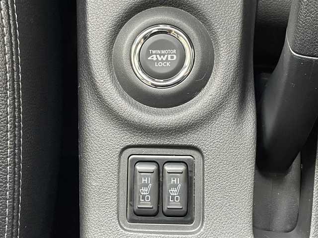 三菱 アウトランダー ＰＨＥＶ G ナビパッケージ 岐阜県 2014(平26)年 6.4万km チタニウムグレーメタリック (株)IDOMが運営する【じしゃロン多治見店】の自社ローン専用車両になります。こちらは現金またはオートローンご利用時の価格です。自社ローンご希望の方は別途その旨お申付け下さい。/メーカーオプションナビ/（BLUETOOTH/DVD/フルセグ）/4WD/レーダークルーズコントロール/レーンキープ/衝突軽減ブレーキ/バックカメラ/電動リアゲート/ALPINEフリップダウンモニター/シートヒーター/オートライト/パドルシフト/ETC/充電プラグ