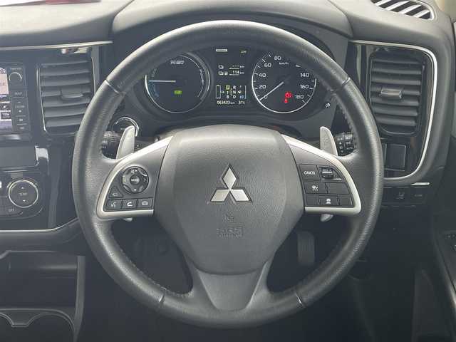 三菱 アウトランダー ＰＨＥＶ G ナビパッケージ 岐阜県 2014(平26)年 6.4万km チタニウムグレーメタリック (株)IDOMが運営する【じしゃロン多治見店】の自社ローン専用車両になります。こちらは現金またはオートローンご利用時の価格です。自社ローンご希望の方は別途その旨お申付け下さい。/メーカーオプションナビ/（BLUETOOTH/DVD/フルセグ）/4WD/レーダークルーズコントロール/レーンキープ/衝突軽減ブレーキ/バックカメラ/電動リアゲート/ALPINEフリップダウンモニター/シートヒーター/オートライト/パドルシフト/ETC/充電プラグ
