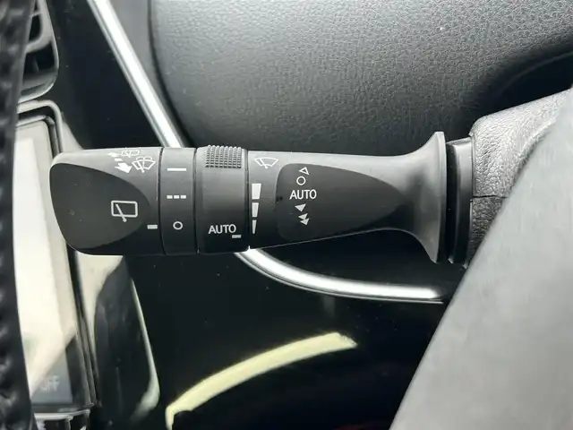 トヨタ プリウス A 岡山県 2019(令1)年 6.7万km ホワイトパールクリスタルシャイン 純正9インチナビ/Bluetooth　CD　DVD/フルセグ　TV/バックカメラ/モデリスタエアロ　（フロント、サイド、リア）/ETC/トヨタセーフティセンス/衝突軽減システム　/衝突軽減ブレーキ/車線逸脱抑制機能/車線逸脱警報/ふらつき警報/交差点危険警報/パーキングサポートブレーキ/リヤクロストラフィックアラート/クリアランスソナー/ブラインドスポットモニター/クルーズコントロール/オートライト/オートハイビームアシスト/ヘッドアップディスプレイ/革ステアリング/ステアリングスイッチ