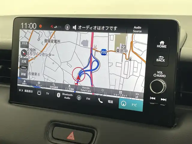 ホンダ ヴェゼル ハイブリッド e:HEV Z 熊本県 2025(令7)年 0.1万km未満 プラチナホワイトパール 登録済未使用車/純正ナビ（ＡｐｐｌＣａｒＰｌａｙ・ＡｎｄｒｏｉｄＡｕｔｏ・フルセグ・ＢＴ・ＵＳＢ）/バックカメラ　/ビルトインＥＴＣ２．０　/前後クリアランスソナー　/ホンダセンシング　/・衝突軽減ブレーキ/・誤発進抑制機能/・後方誤発進抑制機能/・近距離衝突軽減ブレーキ/・歩行者事故低減ステアリング/・路外逸脱制御機能/・アダブティブクルーズコントロール/・渋滞運転支援機能/・先行車発進お知らせ/・標識認識システム/・ブラインドスポットモニター/・車線維持支援システム/・オートハイビーム/横滑り防止/ダウンヒルアシスト/置くだけ充電/前席シートヒーター/ステアリングヒーター/パワーバックドア/ハーフレザーシート/ブレーキホールド/パドルシフト/純正１８インチAW/フロントシーケンシャルウインカー/オートライト/LEDヘッドライト/フォグライト/スマートキー/プッシュスタート/スペアキー1本/保証書/取扱説明書