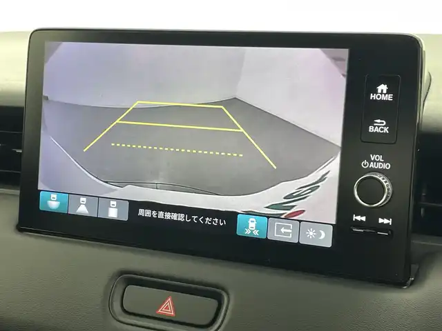 ホンダ ヴェゼル ハイブリッド e:HEV Z 熊本県 2025(令7)年 0.1万km未満 プラチナホワイトパール 登録済未使用車/純正ナビ（ＡｐｐｌＣａｒＰｌａｙ・ＡｎｄｒｏｉｄＡｕｔｏ・フルセグ・ＢＴ・ＵＳＢ）/バックカメラ　/ビルトインＥＴＣ２．０　/前後クリアランスソナー　/ホンダセンシング　/・衝突軽減ブレーキ/・誤発進抑制機能/・後方誤発進抑制機能/・近距離衝突軽減ブレーキ/・歩行者事故低減ステアリング/・路外逸脱制御機能/・アダブティブクルーズコントロール/・渋滞運転支援機能/・先行車発進お知らせ/・標識認識システム/・ブラインドスポットモニター/・車線維持支援システム/・オートハイビーム/横滑り防止/ダウンヒルアシスト/置くだけ充電/前席シートヒーター/ステアリングヒーター/パワーバックドア/ハーフレザーシート/ブレーキホールド/パドルシフト/純正１８インチAW/フロントシーケンシャルウインカー/オートライト/LEDヘッドライト/フォグライト/スマートキー/プッシュスタート/スペアキー1本/保証書/取扱説明書