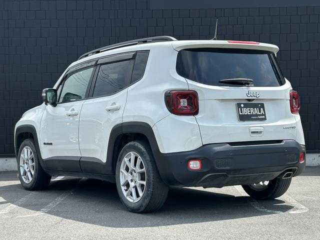 クライスラー・ジープ ジープ レネゲード リミテッド 埼玉県 2020(令2)年 4.7万km 白 純正ナビゲーション/(Bluetooth/USB/フルセグ)/バックカメラ/アダプティブクルーズコントロール/シートヒーター/ステアリングヒーター/ＢＳＭ/ルーフレール/純正１７インチアルミホイール/ＬＥＤヘッドライト/ETC