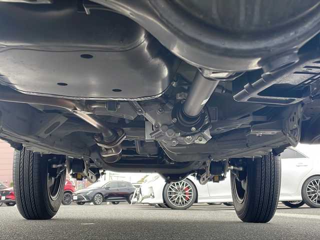 スズキ ジムニー XC 山口県 2023(令5)年 0.9万km ジャングルグリーン 禁煙車/ワンオーナー/社外ディスプレイオーディオ/(AM/FM/Bluetooth)/バックカメラ/ETC/衝突軽減ブレーキ/レーンキープアシスト/レーダークルーズコントロール/前席シートヒーター/ルーフキャリアー/リアラダー/社外サス(ビルシュタイン)/純正グリル積み込み/オートライト/LEDヘッドランプ/フォグランプ/プッシュスタート/スマートキー×２/ステアリングスイッチ/アイドリングストップ/純正フロアマット/社外アルミホイール/取扱説明書/保証書