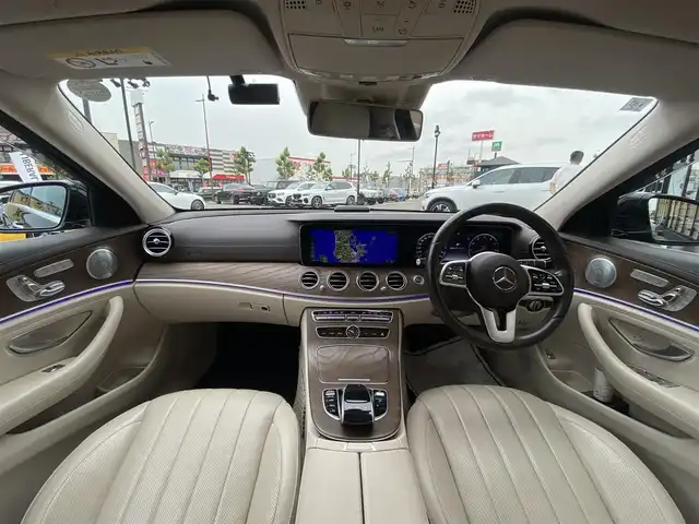 メルセデス・ベンツ Ｅ４５０ 4マチック エクスクルーシブ 福岡県 2019(令1)年 4.9万km 黒 ・サンルーフ/・アダプティブクルーズコントロール/・Ｂｌｕｅｔｏｏｔｈ／ＵＳＢ／ｉＰｏｄ／ＡＵＸ／ＡｐｐｌｅＣａｒＰｌａｙ/・全方位カメラ/・白革シート／シートヒーター/・社外ドライブレコーダー/・ＥＴＣ/・純正18AW/・プッシュスタート/・アイドリングストップ/・スマートキー/・スペアキー/・電動リアゲード/・パワーシート/・レーンキープアシスト/・オートライト/・LEDライト