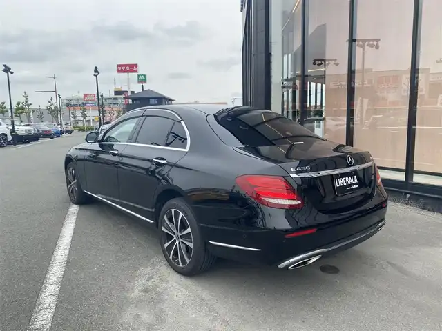 メルセデス・ベンツ Ｅ４５０ 4マチック エクスクルーシブ 福岡県 2019(令1)年 4.9万km 黒 ・サンルーフ/・アダプティブクルーズコントロール/・Ｂｌｕｅｔｏｏｔｈ／ＵＳＢ／ｉＰｏｄ／ＡＵＸ／ＡｐｐｌｅＣａｒＰｌａｙ/・全方位カメラ/・白革シート／シートヒーター/・社外ドライブレコーダー/・ＥＴＣ/・純正18AW/・プッシュスタート/・アイドリングストップ/・スマートキー/・スペアキー/・電動リアゲード/・パワーシート/・レーンキープアシスト/・オートライト/・LEDライト
