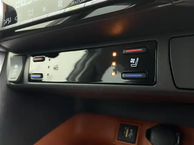 トヨタ ＲＡＶ４ アドベンチャー 宮城県 2023(令5)年 2.4万km アティチュードブラックマイカ 純正１０．５インチコネクティッドナビ/（AM/FM/BT/USB/Apple Car Play/Android Auto)/パノラミックビューモニター/TSS/前席シートヒーター/前席シートエアコン/D席パワーシート/３灯式LEDヘッドライト/ステアリングヒーター/BSM/オートライト/AHB/レーンキープアシスト/ダウンヒルアシストコントロール/ETC2.0/フルセグTV/純正フロアマット/17インチAW/スタッドレスタイヤセット車載