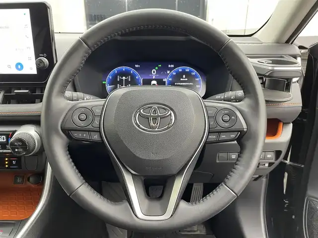 トヨタ ＲＡＶ４ アドベンチャー 宮城県 2023(令5)年 2.4万km アティチュードブラックマイカ 純正１０．５インチコネクティッドナビ/（AM/FM/BT/USB/Apple Car Play/Android Auto)/パノラミックビューモニター/TSS/前席シートヒーター/前席シートエアコン/D席パワーシート/３灯式LEDヘッドライト/ステアリングヒーター/BSM/オートライト/AHB/レーンキープアシスト/ダウンヒルアシストコントロール/ETC2.0/フルセグTV/純正フロアマット/17インチAW/スタッドレスタイヤセット車載