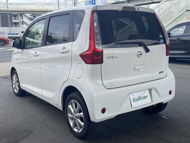 日産 デイズ J 京都府 2014(平26)年 5.9万km ホワイト メモリーナビ　/（CN-E330D)/ワンセグＴＶ　/Bluetooth　/前方社外ドラレコ　/(CY-ET926D)/CD再生機能有　/アイドリングストップ　/前方コーナーセンサー　/シングルエアバッグ　/スペアキー有　/ハロゲンヘッドライト　/純正フロアマット