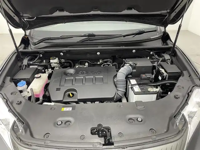 トヨタ ハリアー プレミアム メタル&レザーP 千葉県 2020(令2)年 2.8万km ブラック 禁煙車/トヨタセーフティセンス/・レーンディパーチャーアラート/・プリクラッシュセーフティ/・クリアランスソナー/・パワーバックドア/・レーダークルーズコントロール/・先行車発進システム/純正メモリナビ/・型番：NSZN-W68/・CD/AUX/Bluetooth/フルセグTV/・バックカメラ/・ビルトインETC/革巻きステアリング/・ステアリングスイッチ/レザーシート/・DNパワーシート/・D席メモリ付き/・DNシートヒーター/・DNエアーシート/MT付きAT/電子パーキング/・ブレーキホールド/左右独立エアコン/電動格納ウインカーミラー/オートライト/・オートマチックハイビーム/・三眼LEDヘッドライト/・LEDフォグランプ/・シーケンシャルウインカー/純正フロアマット/純正ドアバイザー/純正18インチAW/アイドリングストップ/プッシュスタート/・スマートキー/・スペアキー
