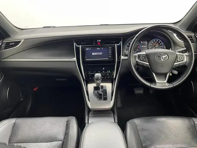 トヨタ ハリアー プレミアム メタル&レザーP 千葉県 2020(令2)年 2.8万km ブラック 禁煙車/トヨタセーフティセンス/・レーンディパーチャーアラート/・プリクラッシュセーフティ/・クリアランスソナー/・パワーバックドア/・レーダークルーズコントロール/・先行車発進システム/純正メモリナビ/・型番：NSZN-W68/・CD/AUX/Bluetooth/フルセグTV/・バックカメラ/・ビルトインETC/革巻きステアリング/・ステアリングスイッチ/レザーシート/・DNパワーシート/・D席メモリ付き/・DNシートヒーター/・DNエアーシート/MT付きAT/電子パーキング/・ブレーキホールド/左右独立エアコン/電動格納ウインカーミラー/オートライト/・オートマチックハイビーム/・三眼LEDヘッドライト/・LEDフォグランプ/・シーケンシャルウインカー/純正フロアマット/純正ドアバイザー/純正18インチAW/アイドリングストップ/プッシュスタート/・スマートキー/・スペアキー