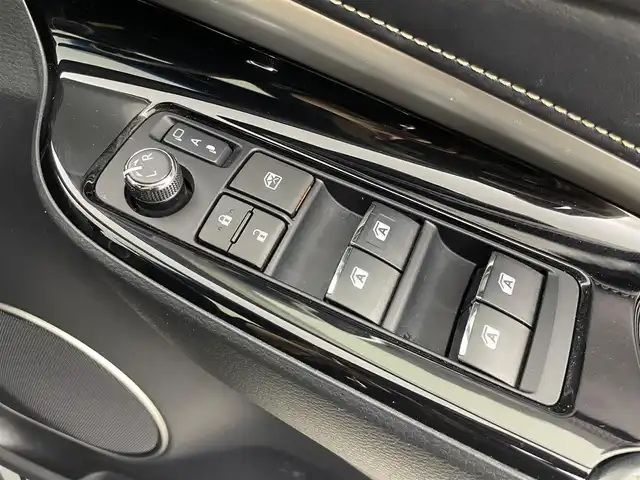 トヨタ ハリアー プレミアム メタル&レザーP 千葉県 2020(令2)年 2.8万km ブラック 禁煙車/トヨタセーフティセンス/・レーンディパーチャーアラート/・プリクラッシュセーフティ/・クリアランスソナー/・パワーバックドア/・レーダークルーズコントロール/・先行車発進システム/純正メモリナビ/・型番：NSZN-W68/・CD/AUX/Bluetooth/フルセグTV/・バックカメラ/・ビルトインETC/革巻きステアリング/・ステアリングスイッチ/レザーシート/・DNパワーシート/・D席メモリ付き/・DNシートヒーター/・DNエアーシート/MT付きAT/電子パーキング/・ブレーキホールド/左右独立エアコン/電動格納ウインカーミラー/オートライト/・オートマチックハイビーム/・三眼LEDヘッドライト/・LEDフォグランプ/・シーケンシャルウインカー/純正フロアマット/純正ドアバイザー/純正18インチAW/アイドリングストップ/プッシュスタート/・スマートキー/・スペアキー