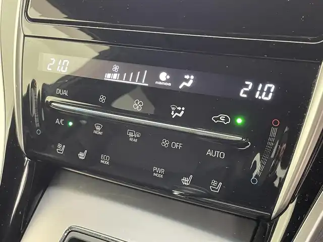 トヨタ ハリアー プレミアム メタル&レザーP 千葉県 2020(令2)年 2.8万km ブラック 禁煙車/トヨタセーフティセンス/・レーンディパーチャーアラート/・プリクラッシュセーフティ/・クリアランスソナー/・パワーバックドア/・レーダークルーズコントロール/・先行車発進システム/純正メモリナビ/・型番：NSZN-W68/・CD/AUX/Bluetooth/フルセグTV/・バックカメラ/・ビルトインETC/革巻きステアリング/・ステアリングスイッチ/レザーシート/・DNパワーシート/・D席メモリ付き/・DNシートヒーター/・DNエアーシート/MT付きAT/電子パーキング/・ブレーキホールド/左右独立エアコン/電動格納ウインカーミラー/オートライト/・オートマチックハイビーム/・三眼LEDヘッドライト/・LEDフォグランプ/・シーケンシャルウインカー/純正フロアマット/純正ドアバイザー/純正18インチAW/アイドリングストップ/プッシュスタート/・スマートキー/・スペアキー