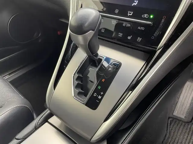 トヨタ ハリアー プレミアム メタル&レザーP 千葉県 2020(令2)年 2.8万km ブラック 禁煙車/トヨタセーフティセンス/・レーンディパーチャーアラート/・プリクラッシュセーフティ/・クリアランスソナー/・パワーバックドア/・レーダークルーズコントロール/・先行車発進システム/純正メモリナビ/・型番：NSZN-W68/・CD/AUX/Bluetooth/フルセグTV/・バックカメラ/・ビルトインETC/革巻きステアリング/・ステアリングスイッチ/レザーシート/・DNパワーシート/・D席メモリ付き/・DNシートヒーター/・DNエアーシート/MT付きAT/電子パーキング/・ブレーキホールド/左右独立エアコン/電動格納ウインカーミラー/オートライト/・オートマチックハイビーム/・三眼LEDヘッドライト/・LEDフォグランプ/・シーケンシャルウインカー/純正フロアマット/純正ドアバイザー/純正18インチAW/アイドリングストップ/プッシュスタート/・スマートキー/・スペアキー