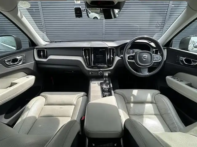 ボルボ ＸＣ６０ D4 AWD インスクリプション 茨城県 2018(平30)年 4.6万km グレー インテリセーフ　/３６０度カメラ　/ＡＣＣ　/ＬＫＡ　/ＢＬＩＳ　/ＨＵＤ　/白革　/シートヒーター　/ベンチレーション　/Ｍ付ＰＷシート　/ＰＷテールゲート　/ナビ　/１２セグ　/ＣａｒＰｌａｙ　/ＢＴ　/ＬＥＤ　/ＥＴＣ2.0　/禁煙車
